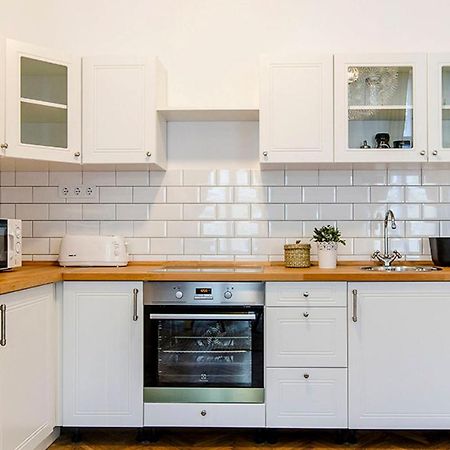 Cozy 2 Bedroom Apartment In Terez Boulevard. Budapest Esterno foto