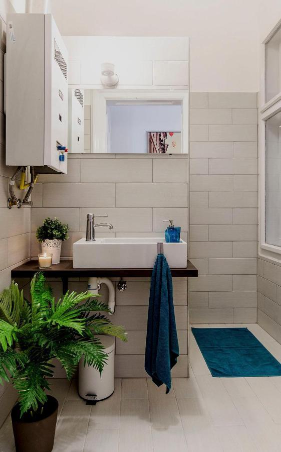 Cozy 2 Bedroom Apartment In Terez Boulevard. Budapest Esterno foto